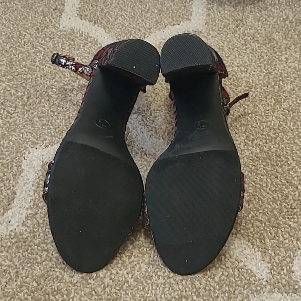 Merona (Target) Burgundy & Gunmetal Strappy Sandal - Size 7 1/2 - Picture 5 of 8